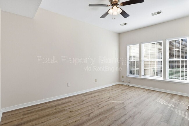 Building Photo - 2930 Queensland Dr