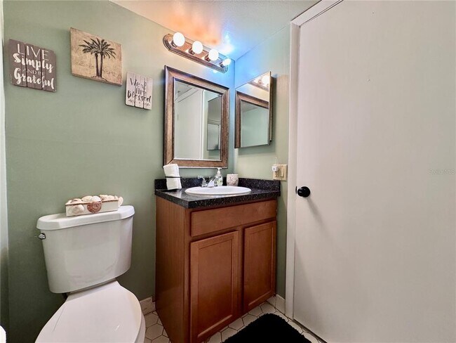 Building Photo - 2700 Cove Cay Dr