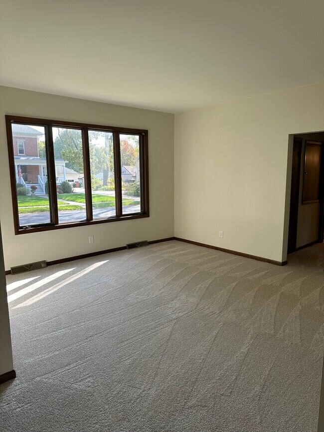 Family room view2 - 706 Chicago St