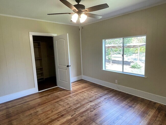 Building Photo - 422 S Orange St