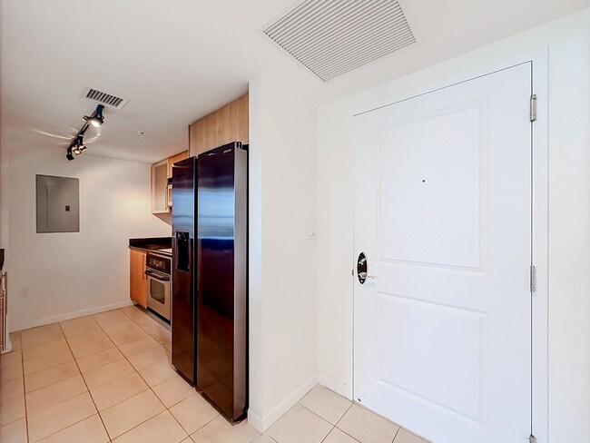 Building Photo - 610 W Las Olas Blvd
