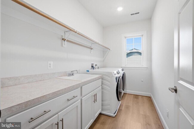 Building Photo - 6203 Mori St