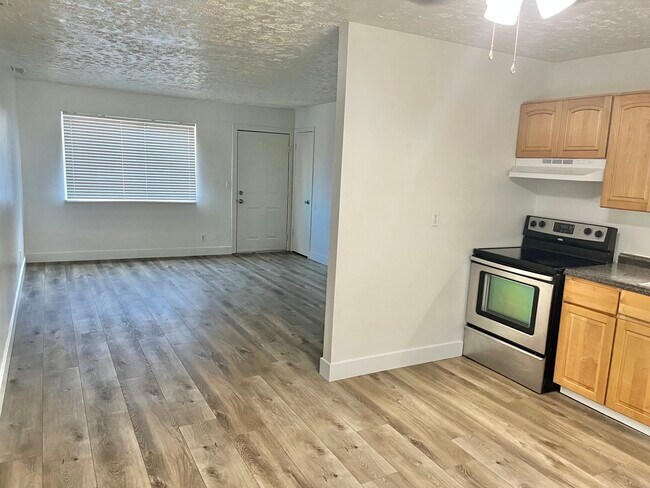 Building Photo - 610 S 200 E