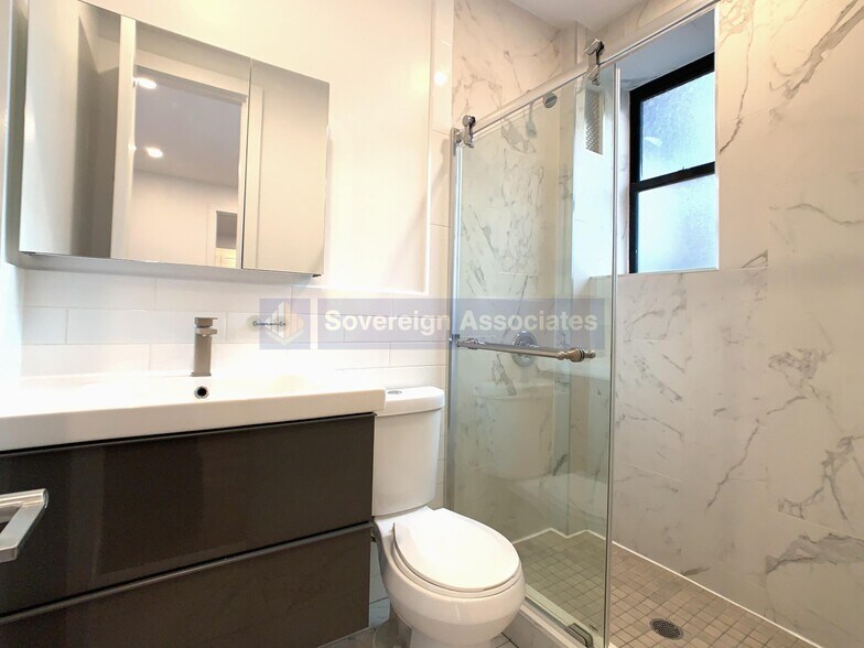 Building Photo - 45 Tiemann Pl