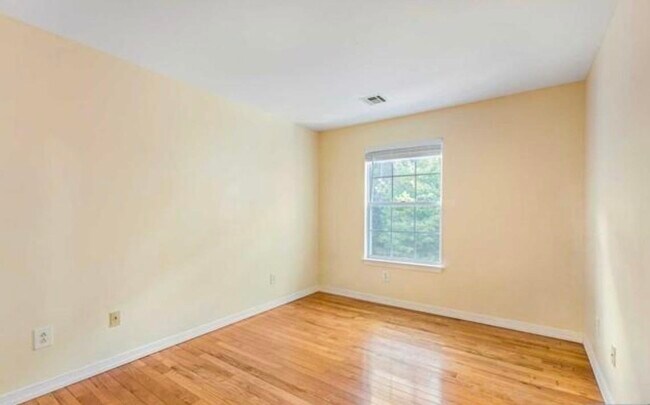 Building Photo - 32 Bergen Ridge Rd