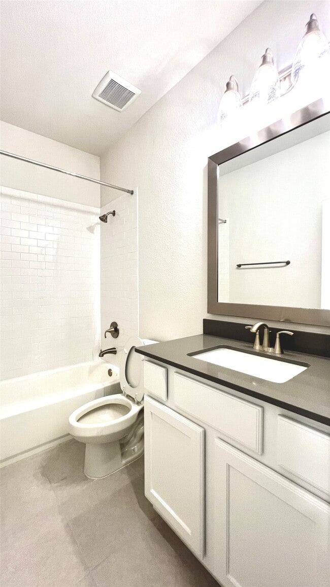 Building Photo - 212 Milas Cv