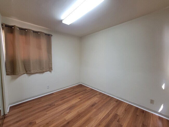 Building Photo - 5165-5165 1/2 Santa Monica Blvd