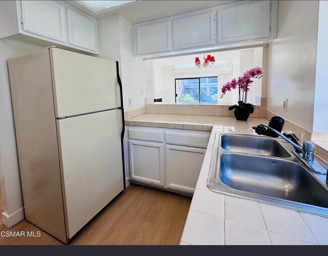 Building Photo - 5714 Skyview Way