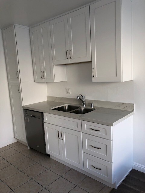 Building Photo - 12351 Oxnard St