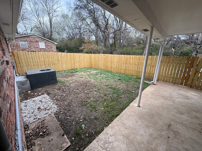 Building Photo - 618 Harpeth Bend Dr