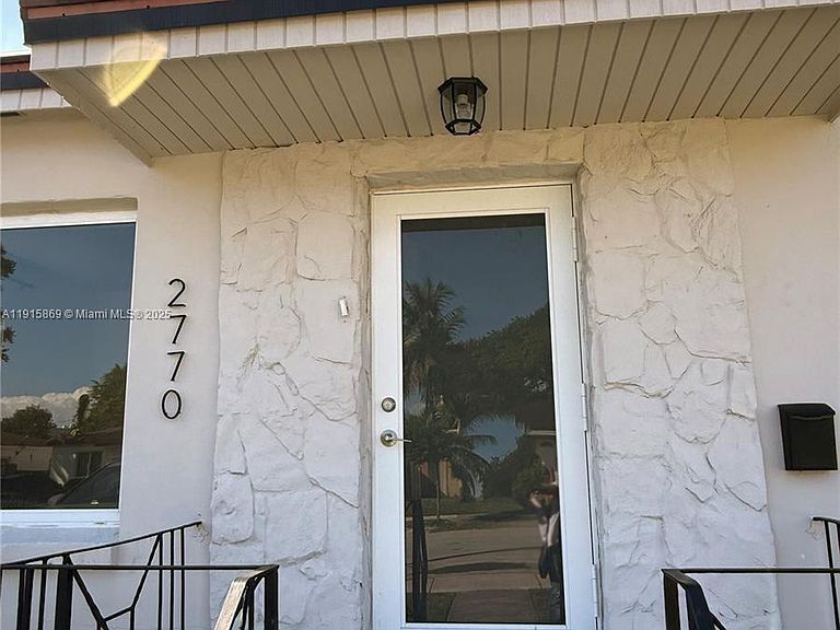 Building Photo - 2770 SW 34th Ct