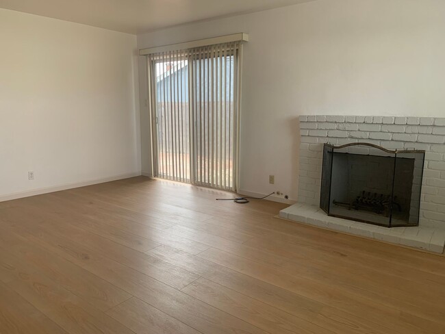 Building Photo - Newly renovated 3 bedroom 2 bath home in C...