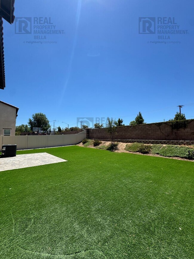 Building Photo - 2807 Moonshimmer St