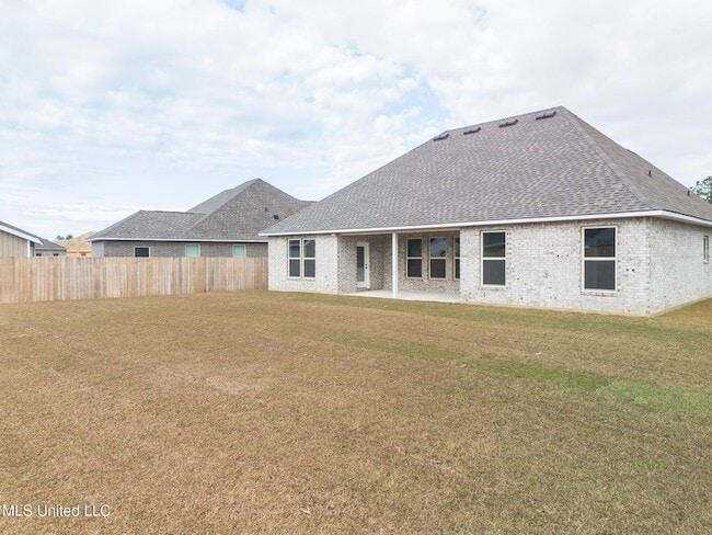 Building Photo - 15235 High Point Dr