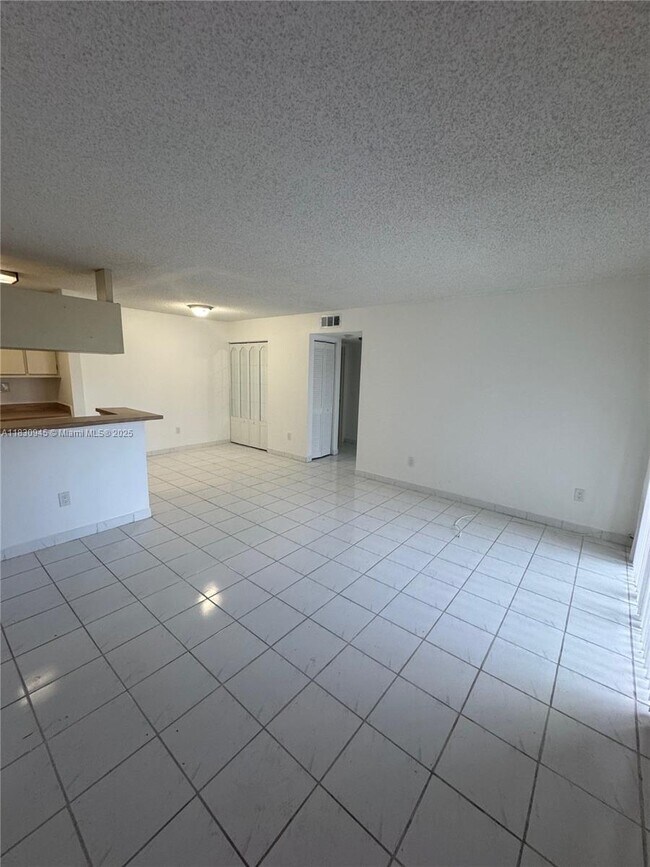Building Photo - 9701 Hammocks Blvd