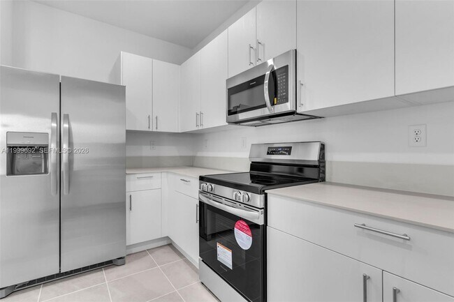 Building Photo - 2661 SE 28th St