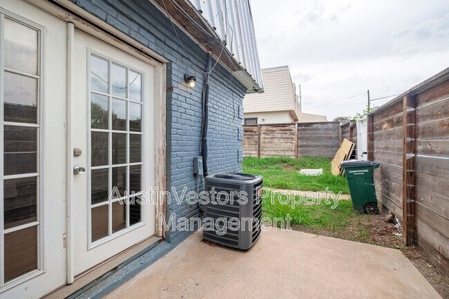 Building Photo - 2217 Mission Hill Dr