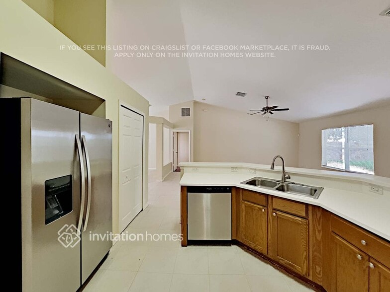 Building Photo - 3321 SW Savona Blvd