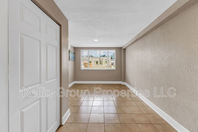 Building Photo - 4220 W Bay View Ave