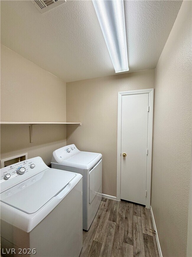 Building Photo - 5712 Viberti Ct