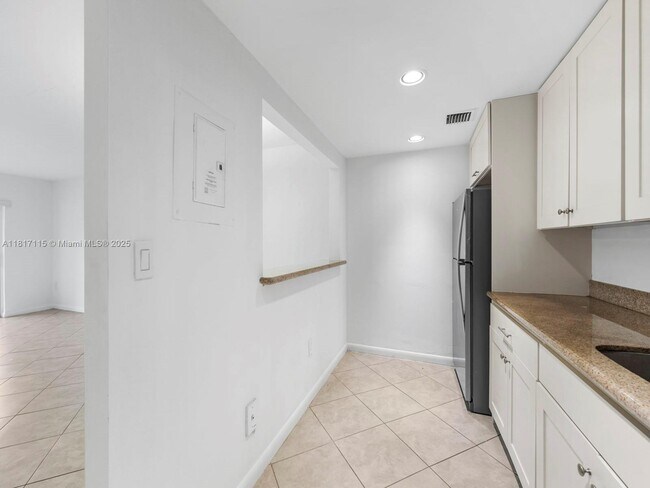 Building Photo - 14034 SW 90th Ave