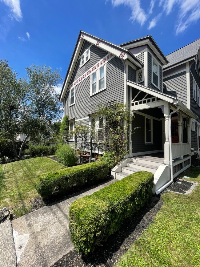 Building Photo - 96 Upham St