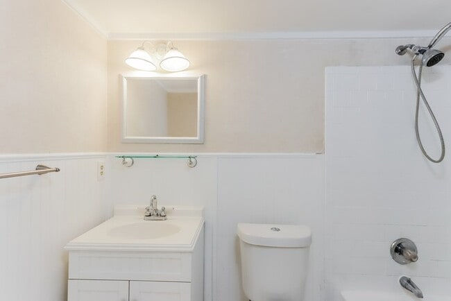 Building Photo - 122 Gray Dr