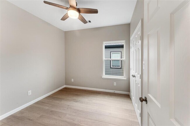 Building Photo - 5221 Groveton St