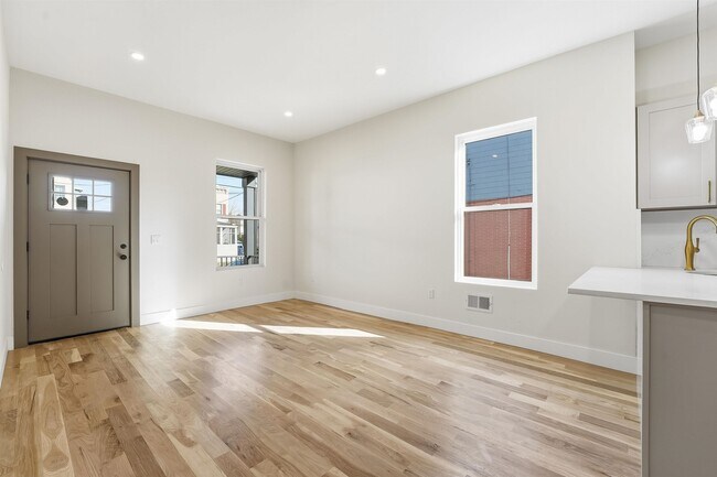 Building Photo - 25 Lembeck Ave