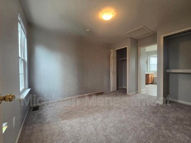 Building Photo - 4351 Hunters Cir W