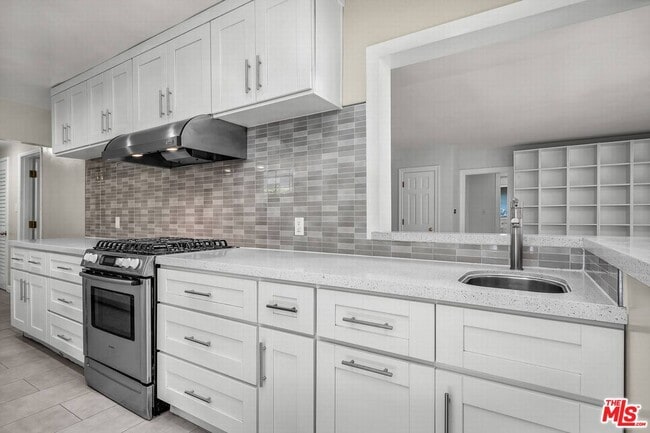 Building Photo - 11118 Franklin Ave