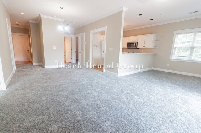 Building Photo - Open and Inviting End Unit