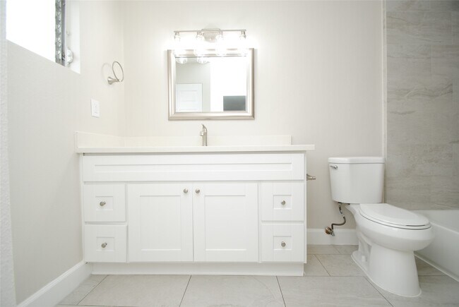 Building Photo - 2515 Yoakum Blvd