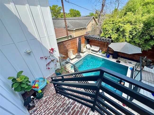 Building Photo - 805 Cordell St