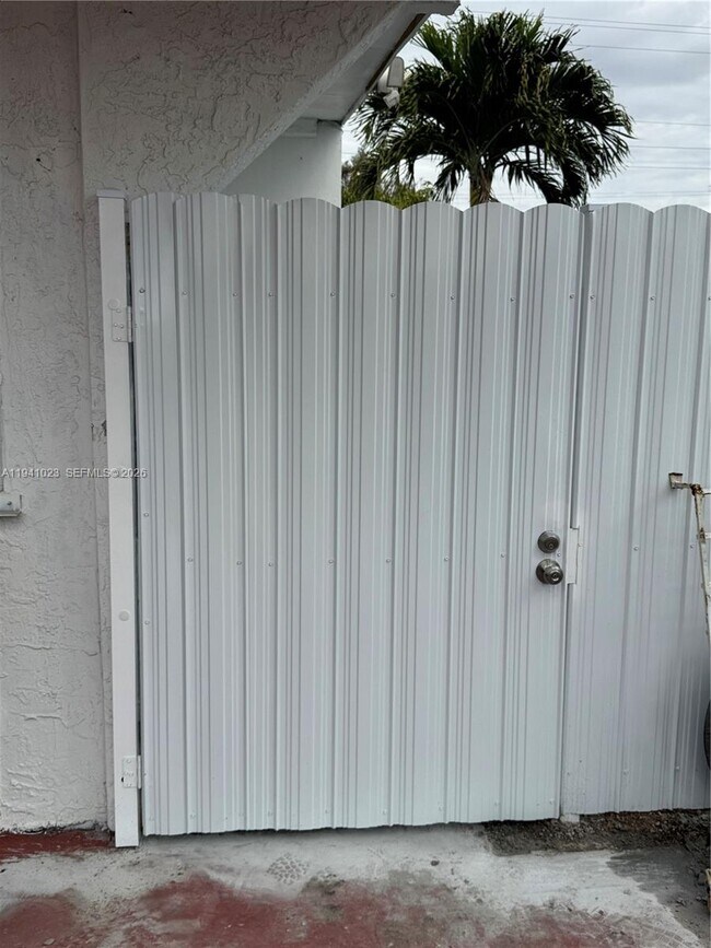 Building Photo - 10245 SW 37th Terrace