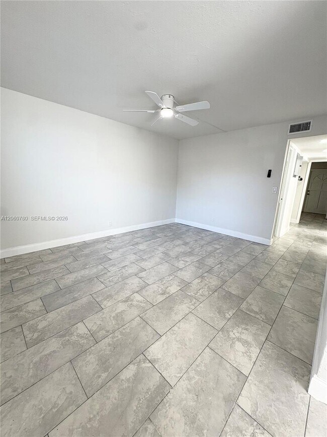 Building Photo - 4119 Woodside Dr