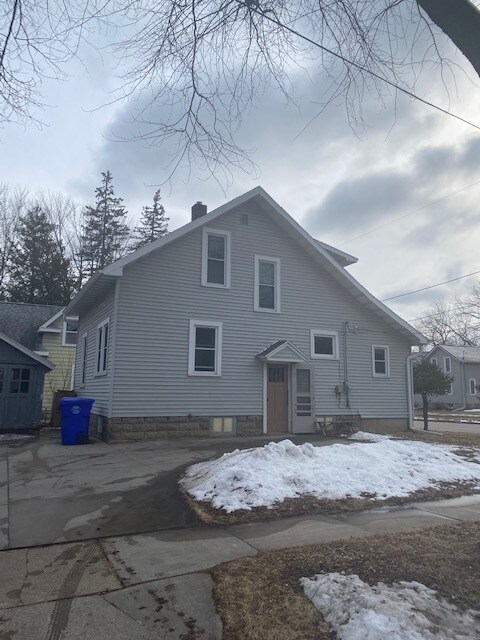 Primary Photo - 1702 N Oneida St