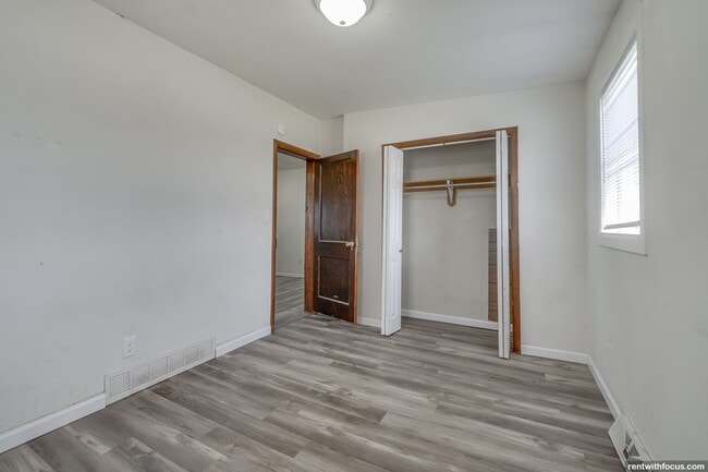 Building Photo - 322 Amsterdam Ct