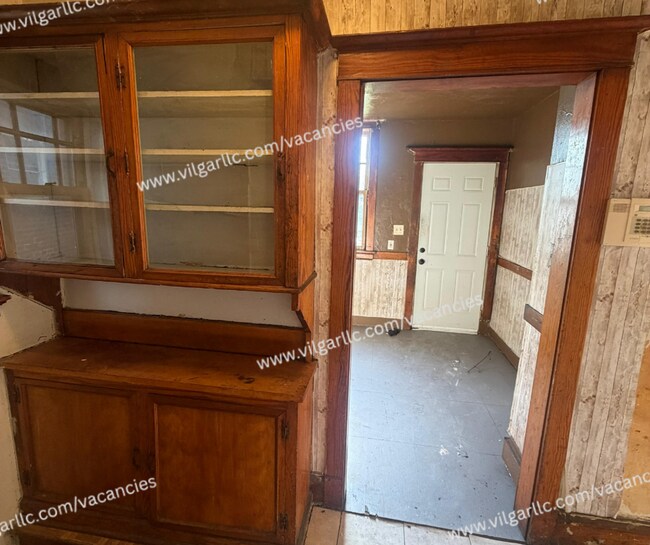 Building Photo - Single-family home for sale