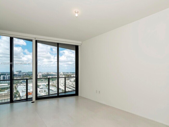 Building Photo - 1000 Biscayne Blvd