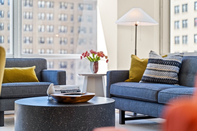 Building Photo - 340 W Diversey Pkwy