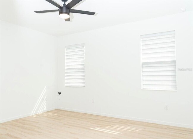 Building Photo - 445 Silver Palm Dr