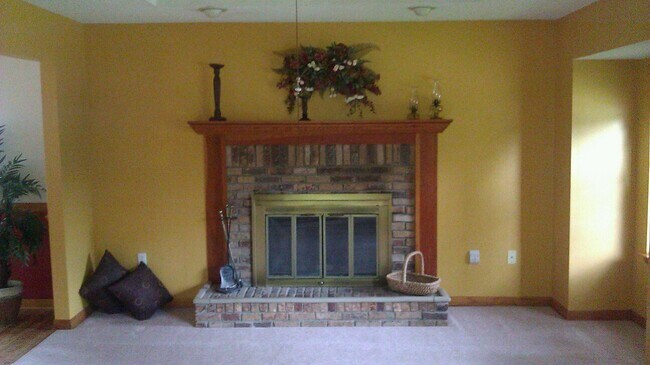 Building Photo - 127 Beverly Dr