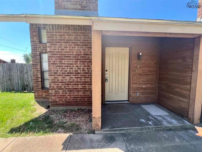 Primary Photo - 4501 Mistletoe Dr