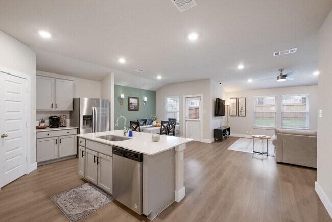 Building Photo - 5609 Jewel Curv