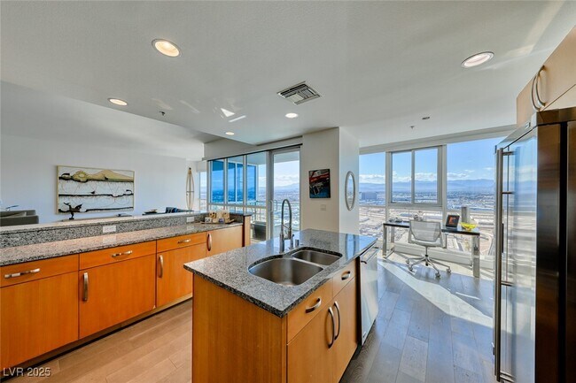 Building Photo - 4525 Dean Martin Dr