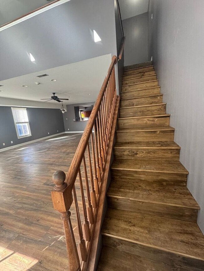 Building Photo - Must see 2 bed 2 bath!