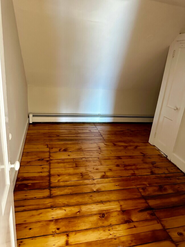 Bedroom 2 - 11 Evelyn St