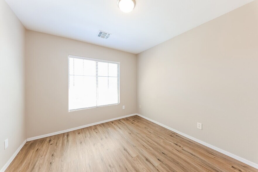 Building Photo - 40810 N Hudson Ct