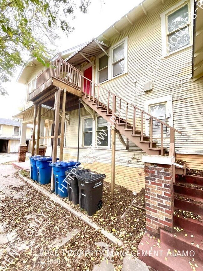 Building Photo - 810 W Magnolia Ave